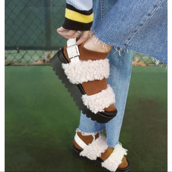 Urban Outfitters Lexi Sherpa sandals - Picture 2 of 7